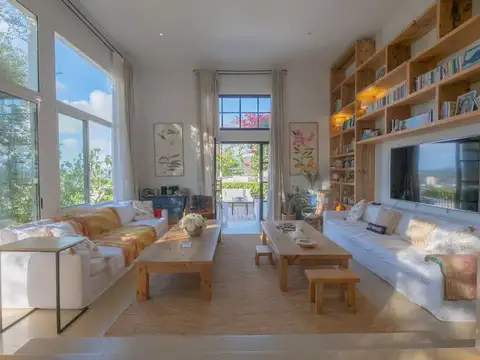 Casa sobre el cerro San Antonio 100