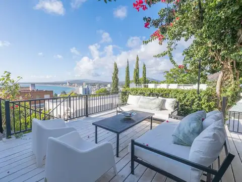 Casa sobre el cerro San Antonio con vista a la bahia de Piriapolis