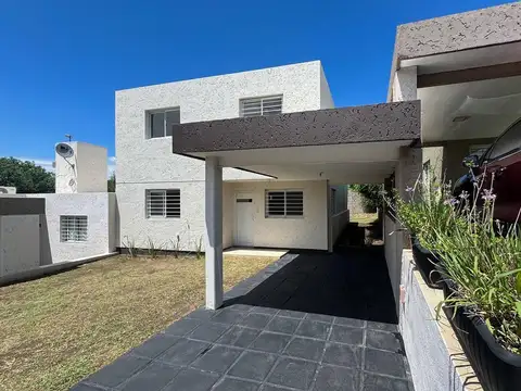 CASA EN VENTA 3 DORM EN HOUSIN LOS ALGARROBOS, VILLA ALLENDE