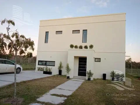 Venta - Casa 4 ambientes, Jardin - Acacias, Puertos del Lago, Escobar