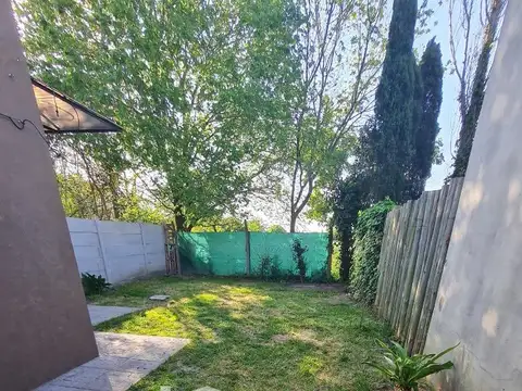 Casa en Alquiler con 1 cochera