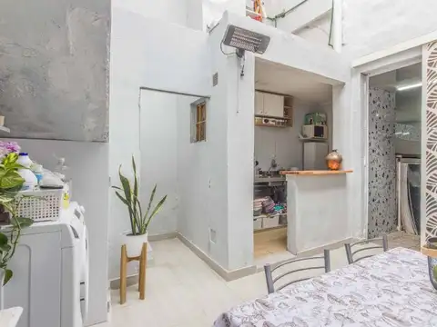 EN VENTA. VELEZ SARFIELD. CASA LOTE PROPIO + LOCAL. 3 AMB. TERRAZA PROPIA.