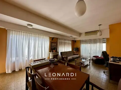 Casa 5 ambientes con 4 baños