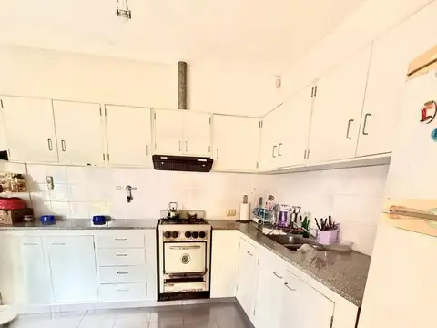 CASA EN VENTA EN BERAZATEGUI  EXCELENTE UBICACIÓN