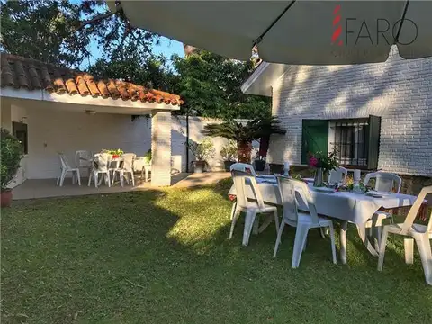 Casa en Mansa 5 dormitorios y parrillero