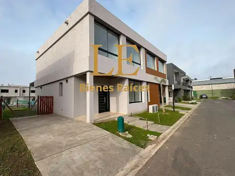 Casa 4 ambientes con 3 baños
