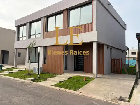 Venta de Twin House en Spring Park, Pilar