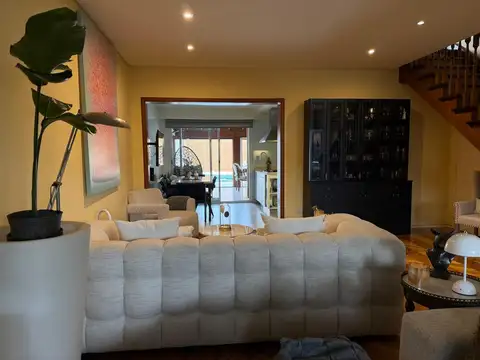 Casa 5 ambientes con 2 baños