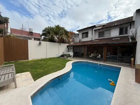 Olivos Venta. Casa 5 amb. c/ jardín y piscina