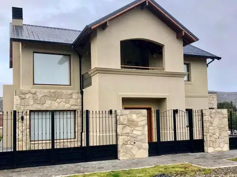 Esquel - Venta amplia propiedad en el barrio de Villa Ayelén
