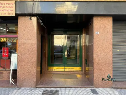 Avenida Hipólito Yrigoyen 700