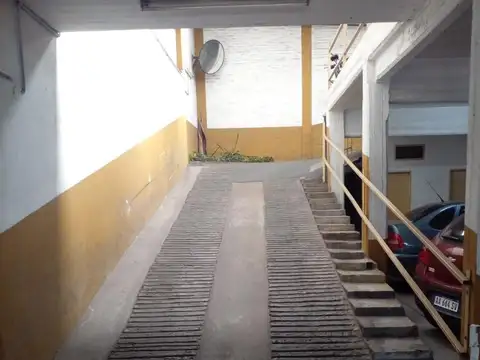 Deposito en venta - 1818 m2 - Remedios de Escalada