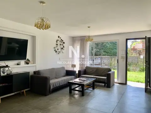 Moderna casa en venta minimalista en Propiedad Horizontal