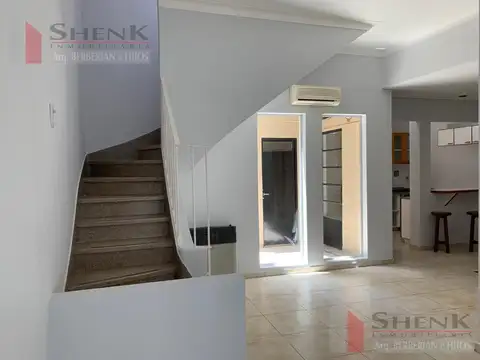 Depto Tipo Casa en Alquiler de 4 ambientes