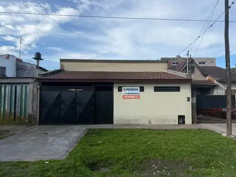Casa 4 ambientes en Longchamps ve anticipo y permuta