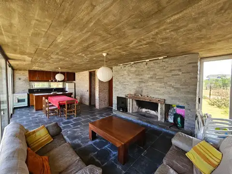 Casa 3 ambientes con 2 baños