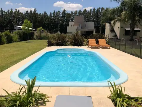 Casa 8 ambientes con 3 baños