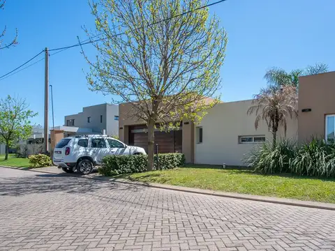 Los Álamos y calle 3 200