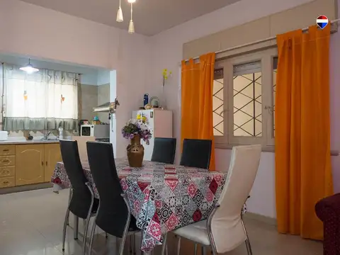 Casa 4 ambientes con 2 baños
