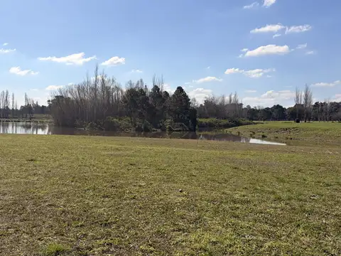 Lote a la Laguna en Venta de 1008m2 en El Campo Oportunidad- Fincas Exclusivas Cardales. GBA Norte
