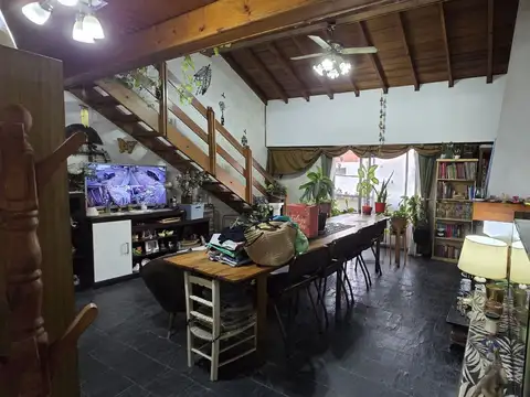 Depto Tipo Casa 4 ambientes con 2 baños