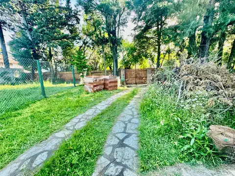 VENTA DE CASA SOBRE AMPLIO LOTE EN MUÑIZ