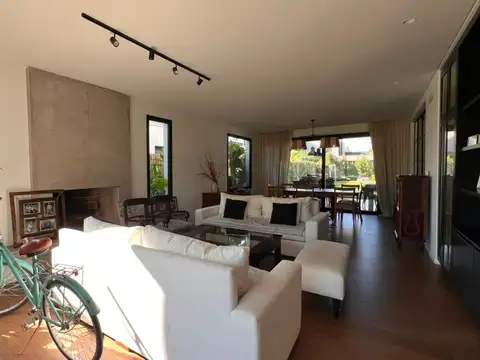 Casa en Alquiler de 4 dormitorios