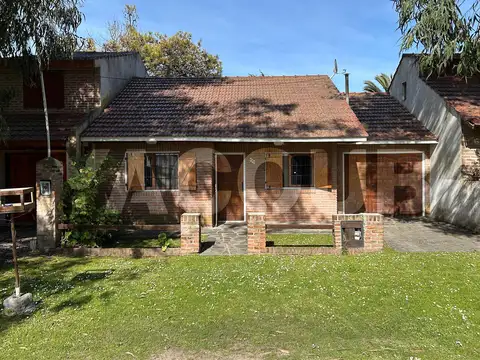 Casa en venta - 3 Dormitorios 2 Baños - Cochera - 300Mts2 - Santa Clara del Mar