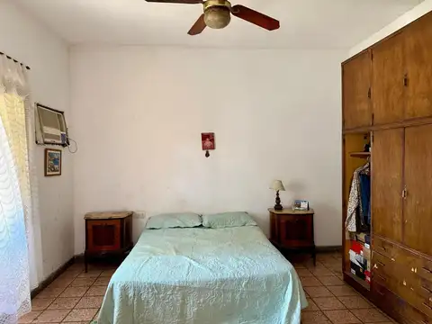 Venta casa a reciclar. Fondo libre. Apta crédito.
