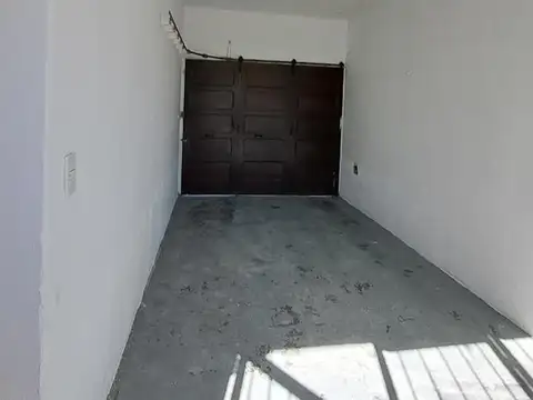 Casa 9 ambientes con 2 baños
