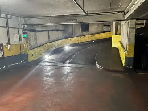 VENTA COCHERA EN RECOLETA