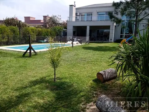 Casa en Alquiler Temporal con 2 cocheras