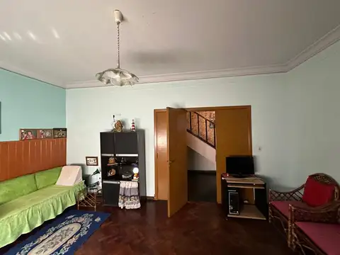 Casa 5 ambientes con 2 baños