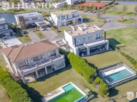 Casa en Venta con 1 cochera