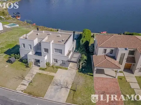Casa 6 ambientes con 4 baños