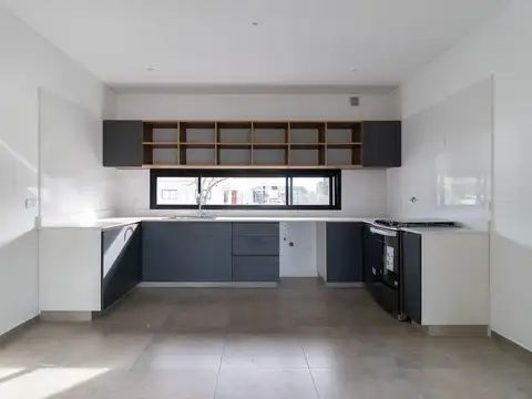 Casa en Venta con 4 cocheras