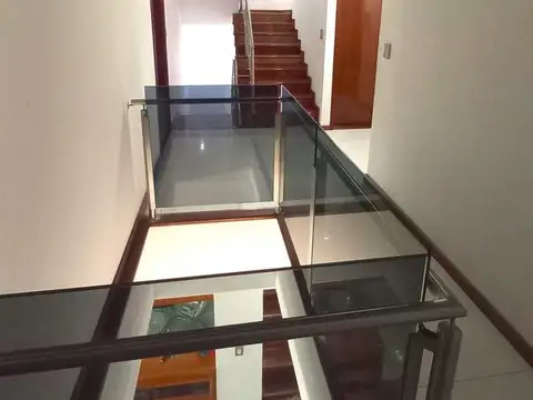 Casa 6 ambientes con 2 baños