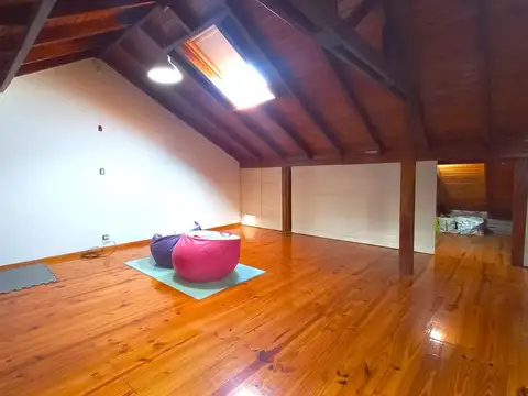 Casa 6 ambientes con 2 baños
