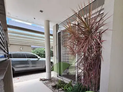 Casa 4 ambientes con 4 baños