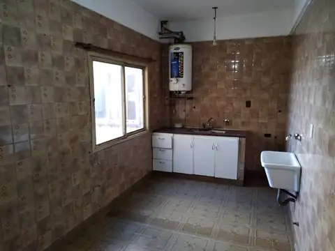 DEPTO 3 AMBIENTES 2DO PISO POR ESCALERA