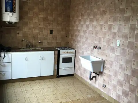 Avenida Eva Perón 2000, Piso 2