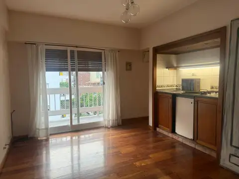 Dos ambientes con balcón en alquiler / sin muebles