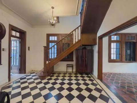 Casa en Alquiler con 1 cochera