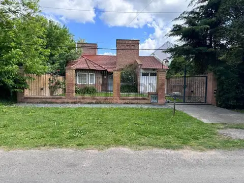 Venta casa 2 dormitorios en Lisandro Olmos