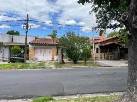 Casa en venta en Castelar Sur PARA RECICLAR