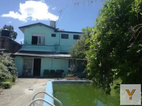 Casa en venta - 4 Dormitorios 2 Baños 1 Cochera - 261Mts2 - Los Hornos