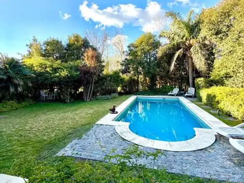 Casa en Venta con 4 cocheras