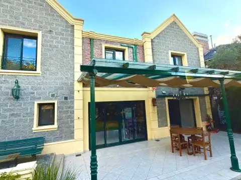 Casa 6 ambientes con 2 baños