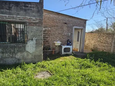 Casa 3 ambientes con 1 baño