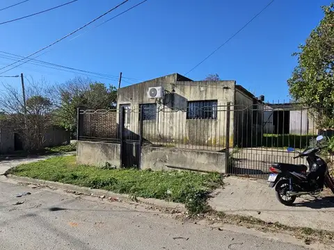 Casa – 3 de Febrero 702, esquina Liniers